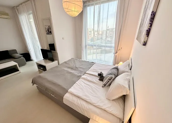 Rainbow 3 - Menada דירה סאני ביץ'